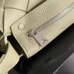 Мужская сумка мессенджер Bottega Veneta цвета хаки, артикул 346106 — фото 8