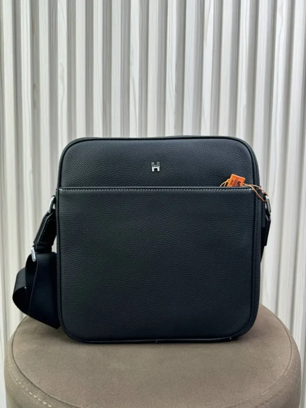 Сумка мессенджер HERMES из натуральной кожи