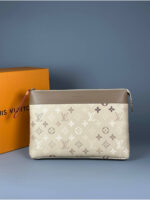 Мужской клатч Louis Vuitton кремового цвета, артикул 345326