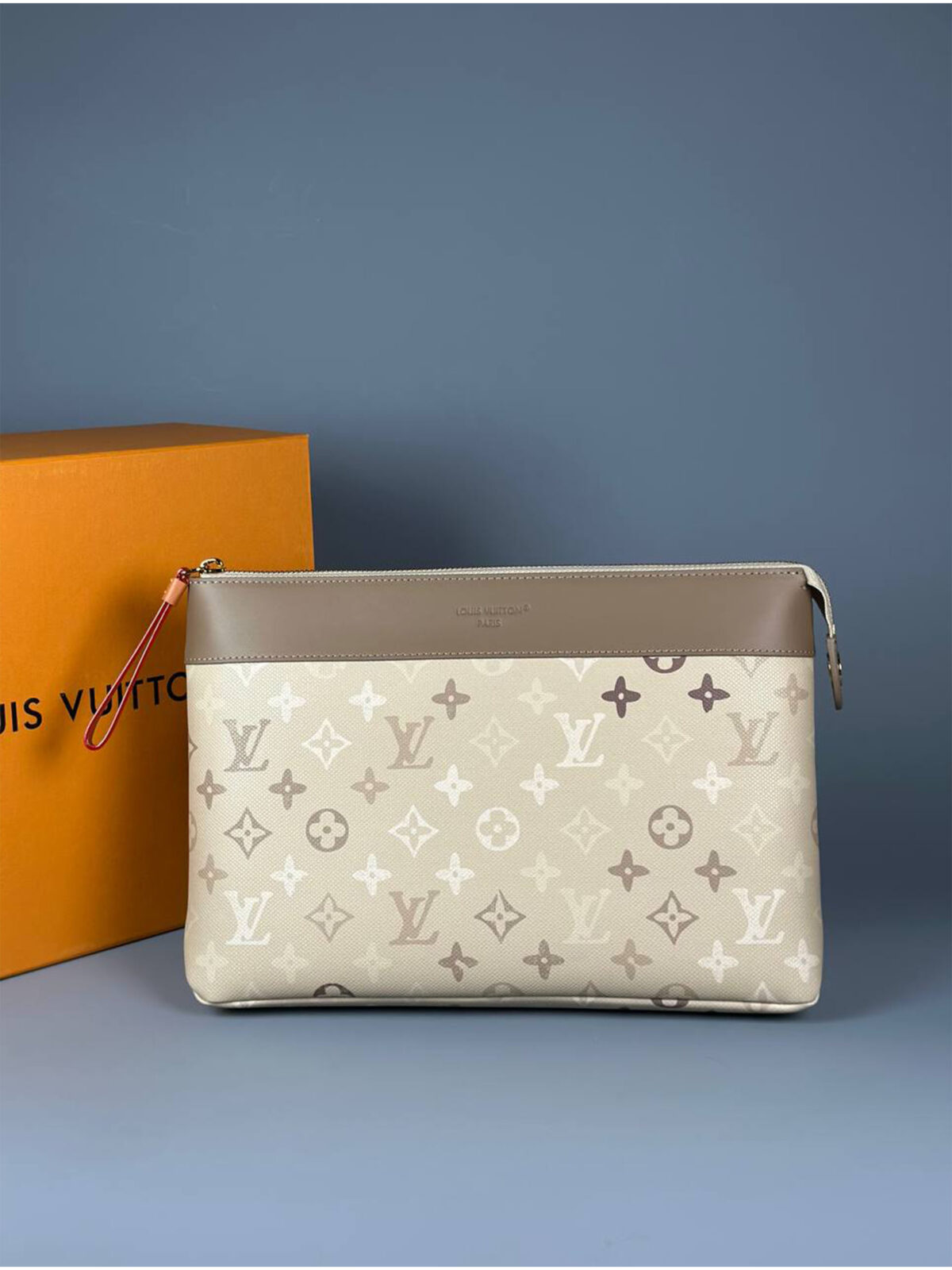 4 Мужской клатч Louis Vuitton кремового цвета, артикул 345326