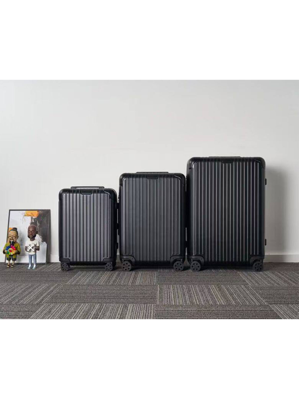 7 Мужской чемодан Rimowa чёрного цвета, артикул 345242