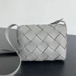 Мужская сумка мессенджер Bottega Veneta серого цвета, артикул 346344 — фото 2