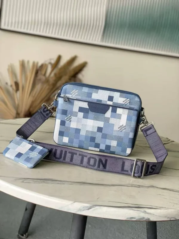 Сумка мессенджер LOUIS VUITTON