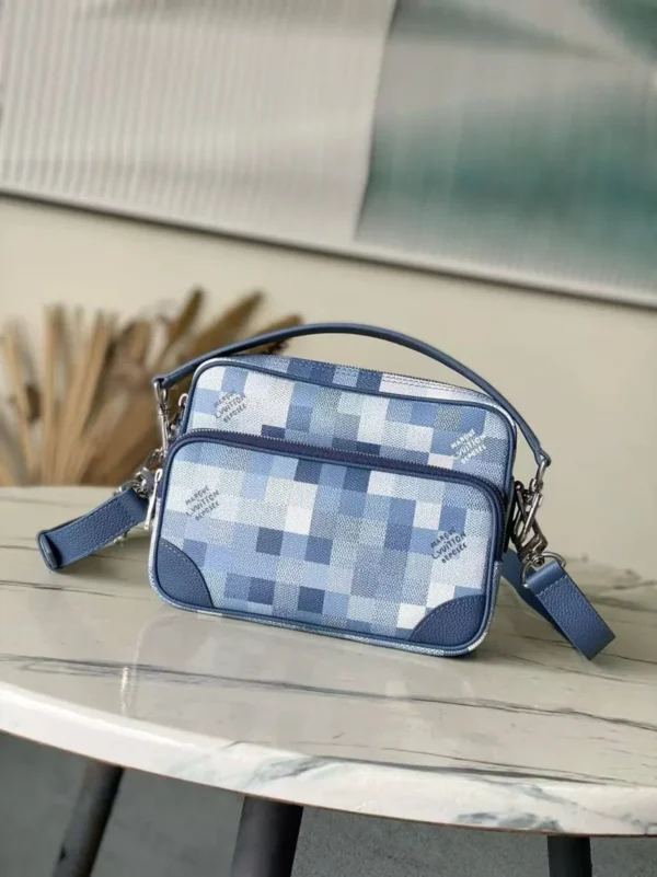 Сумка мессенджер LOUIS VUITTON