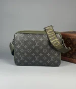 Сумка мессенджер LOUIS VUITTON — фото 2