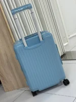 Мужской чемодан Rimowa голубого цвета, артикул 346965 — фото 2