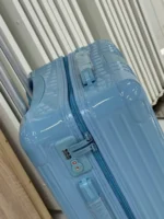 Мужской чемодан Rimowa голубого цвета, артикул 346965 — фото 4