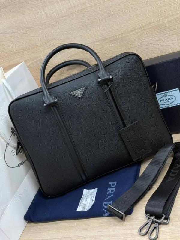 Портфель PRADA