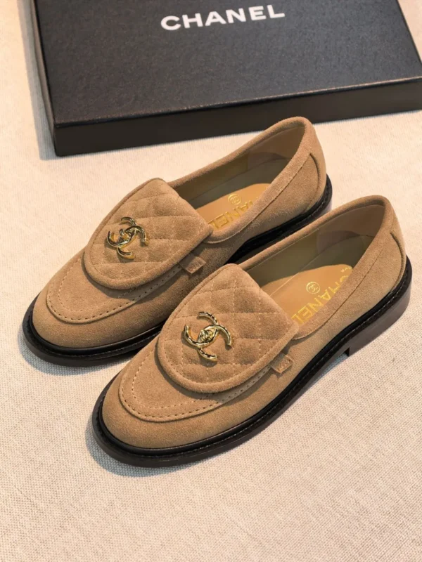 Женские лоферы Chanel бежевого цвета, артикул 347051