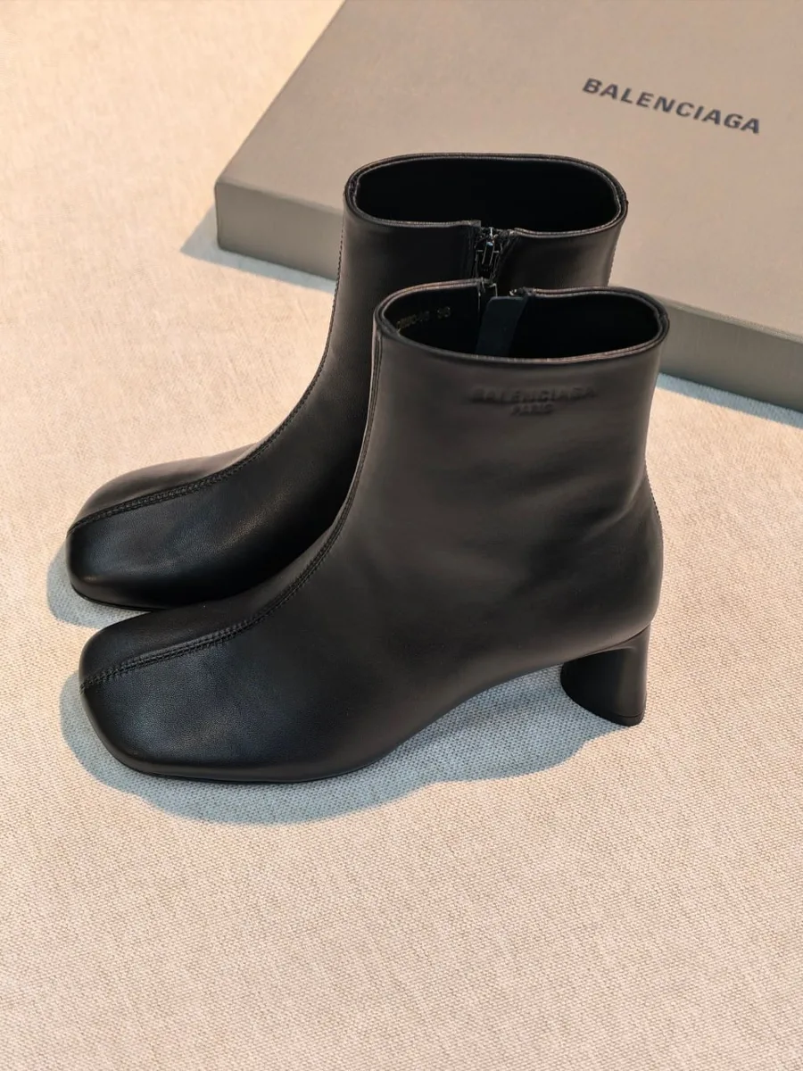 347125_1 Женские ботильоны Balenciaga чёрного цвета, артикул 347125