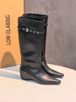 Женские сапоги LOW CLASSIC чёрного цвета, артикул 347483