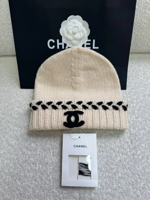 Шапка CHANEL