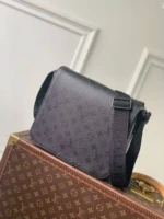 Мужская сумка мессенджер Louis Vuitton чёрного цвета, артикул 348677
