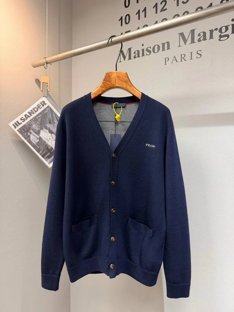 348718_1 Мужской кардиган Prada тёмно-синего цвета, артикул 348718