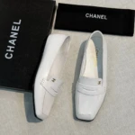 Женские лоферы Chanel белого цвета, артикул 349032 — фото 2