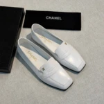 Женские лоферы Chanel белого цвета, артикул 349032 — фото 3