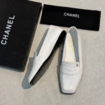 Женские лоферы Chanel белого цвета, артикул 349032 — фото 5