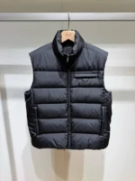 Мужская безрукавка Prada чёрного цвета, артикул 349205