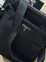 Мужская сумка мессенджер Prada чёрного цвета, артикул 349278 — фото 4